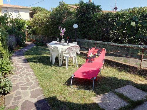  Appartamento con giardino e barbecue, Pension in Castiglioncello