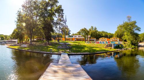 Ozark Village Resort & Marina - image 9