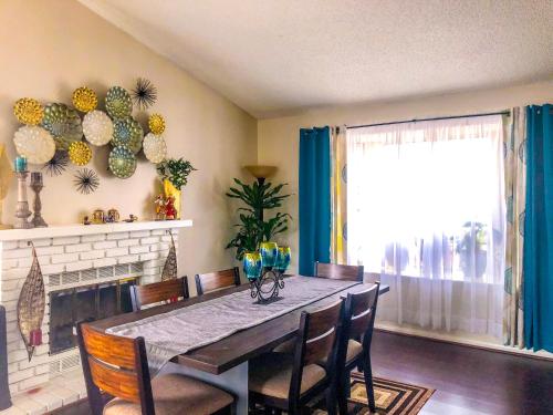 Private Room in a 4 Bedroom House in Palmdale