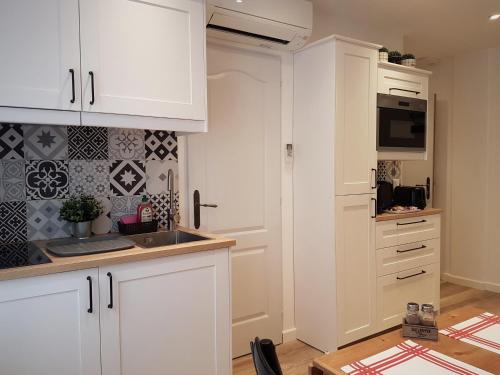 Instalaciones, La Bastido in Arles Suburbs