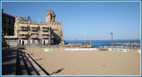 Hotel La Marina - image 4