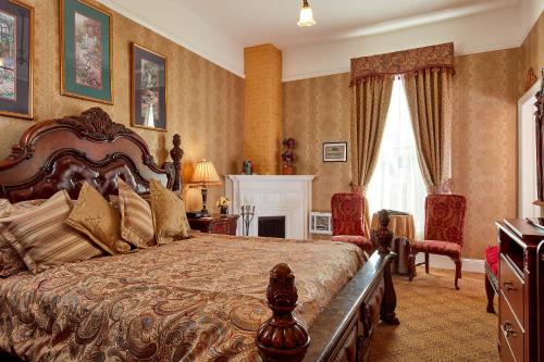 Deluxe King Room with Fireplace