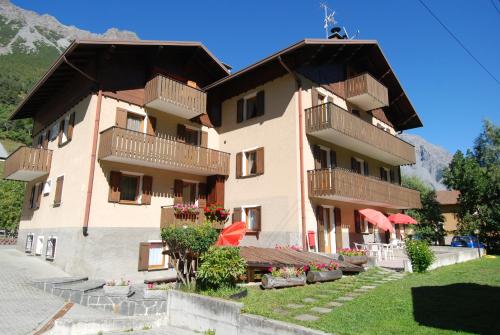 One-Bedroom Apartment (2 Adults)