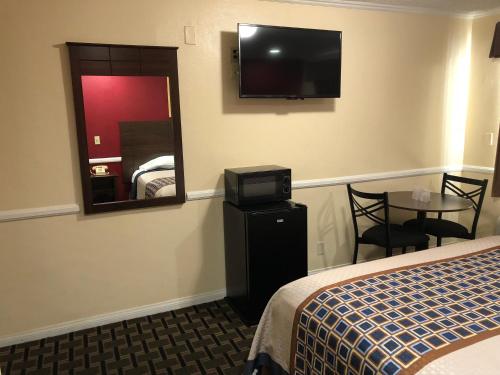 Whittier Travel Inn – Whittier, CA