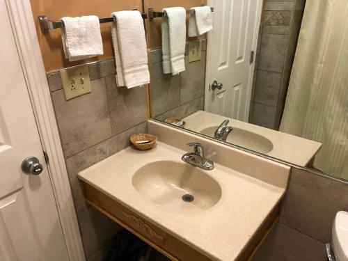 Whittier Travel Inn – Whittier, CA
