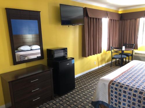 Whittier Travel Inn – Whittier, CA