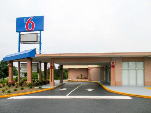 Motel 6 Greensboro, NC