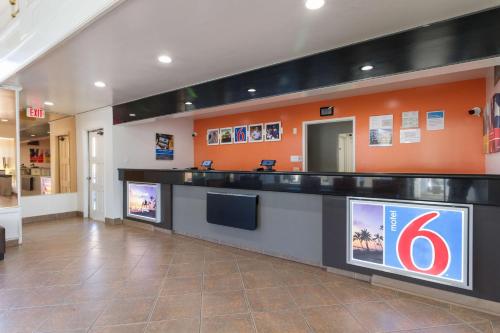 Αίθουσα υποδοχής, Motel 6 Claremont, CA in Κλέαρμοντ(Καλιφόρνια)
