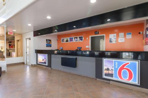 Motel 6-Claremont, CA