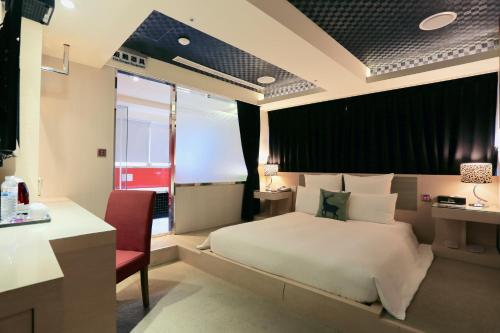 room detail thumbnail 1