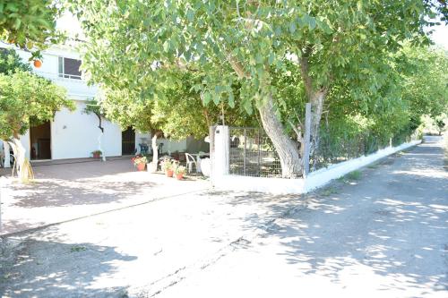  Paradise Rooms in 73007 Vrýsai