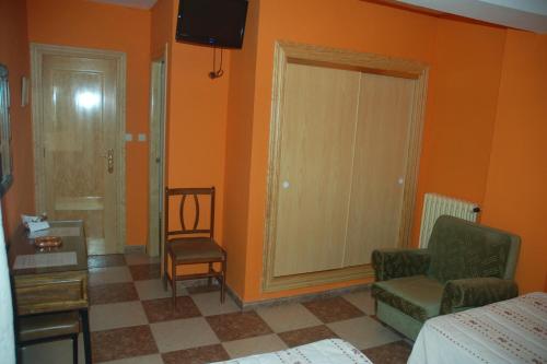 Hostal Residencia Castilla - image 9