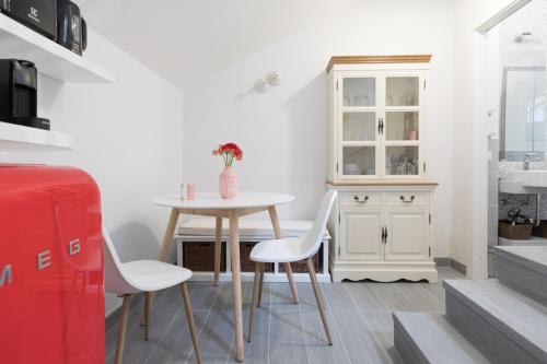 Quiet pied a terre with terrace in Borgo Pio 3