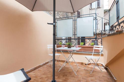 Quiet pied a terre with terrace in Borgo Pio 2
