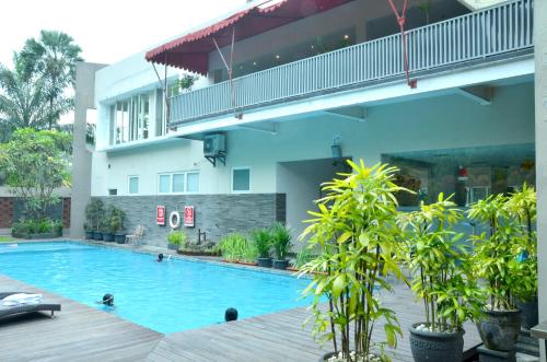 Swimming pool, Grand Cakra Hotel Malang in Malang