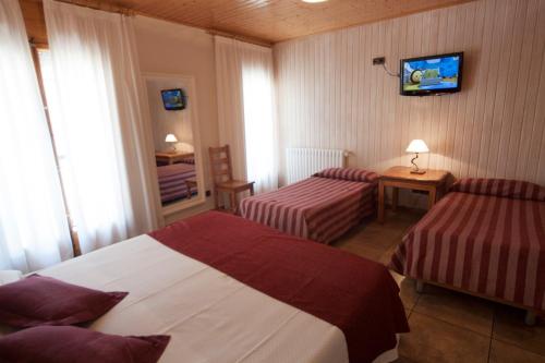 Hotel Sant Roc Stop at Hotel Sant Roc to discover the wonders of Camprodon. The hotel offers guests a range of services and amenities designed to provide comfort and convenience. All the necessary facilities, includ