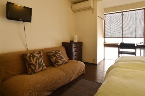 room detail thumbnail 2