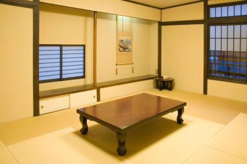 Japanese-Style Quadruple Room image 2