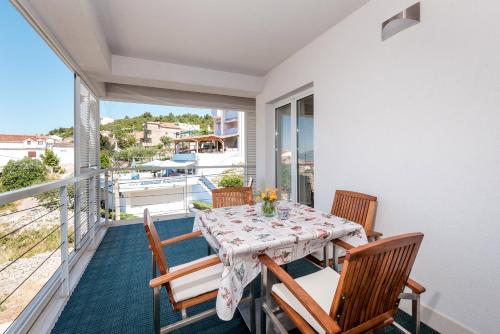 ระเบียง/ชานเรือน, Apartmani Gelo in โคมาร์นา