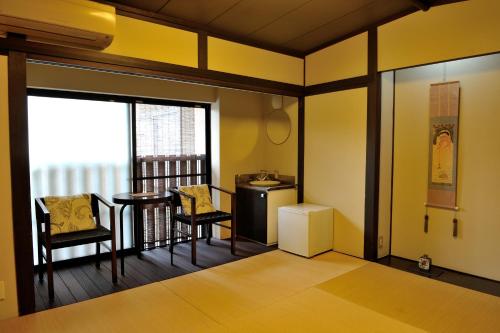 Japanese-Style Single Room