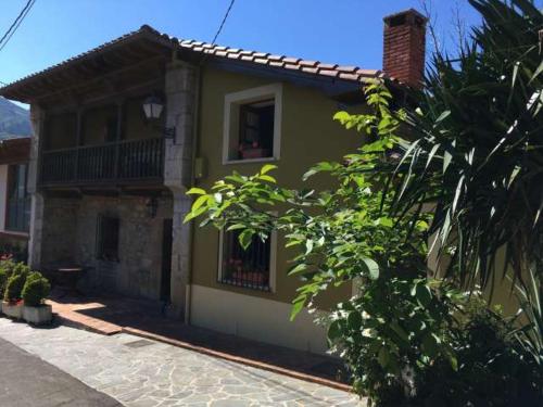 Casa del Mayon in Cardes