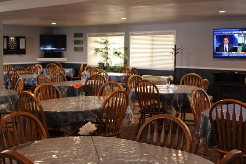 Restaurant, O'Cairns Inn and Suites in Lompoc (CA)