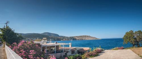  Seafront Summer House close to Athens in Dhaskalión
