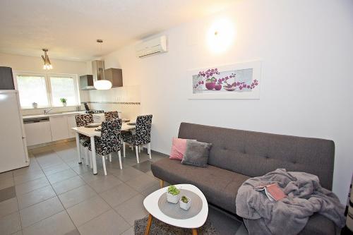  Apartment Nika in Supetar