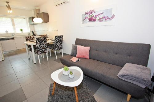  Apartment Nika in Supetar
