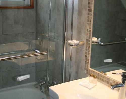 Nubes Hotel - image 4