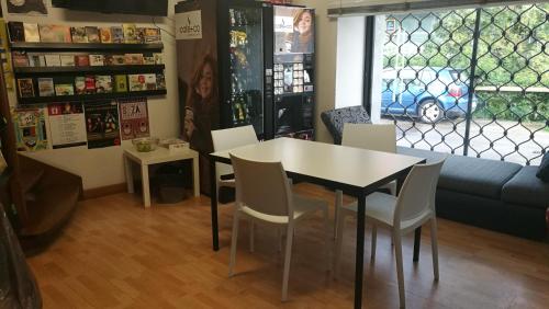 Спільний лаунж/ТБ зона, H2O Hostel in Любляна