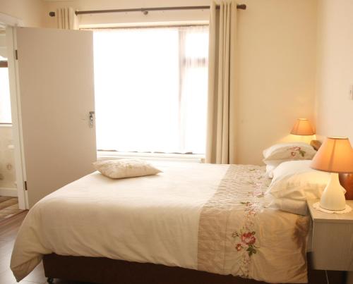 Torine House B&B Set in a prime location of Killorglin, Torine House B&B puts everything the city has to offer just outside your doorstep. The hotel offers a high standard of service and amenities to suit the individu