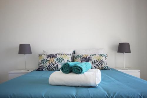  Completely renovated apt ☼ pool, parking, balcony in Portimão