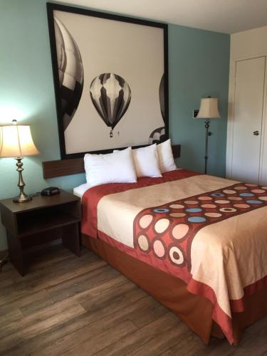 Queen Room with Mobility/Hearing Access - Non-Smoking