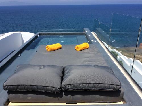 Honeymoon Suite with Sea View and Jetted tub image 4