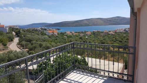 Apartments Villa Ivancica in Seget Vranjica