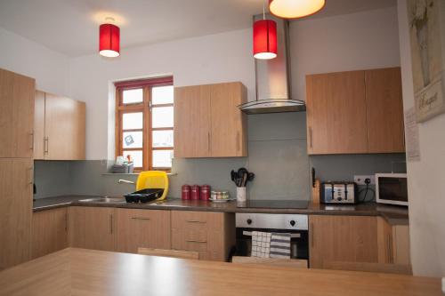 Quire Court Apartment - image 8