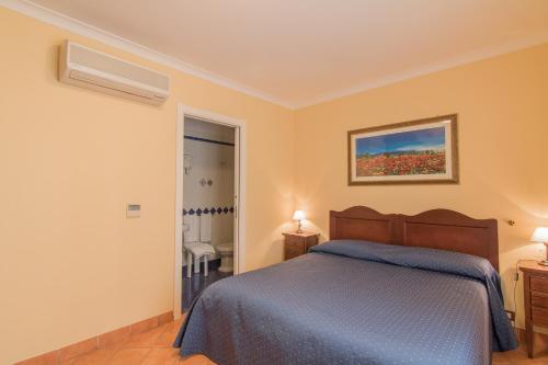 1 queen bed, 1 twin bed