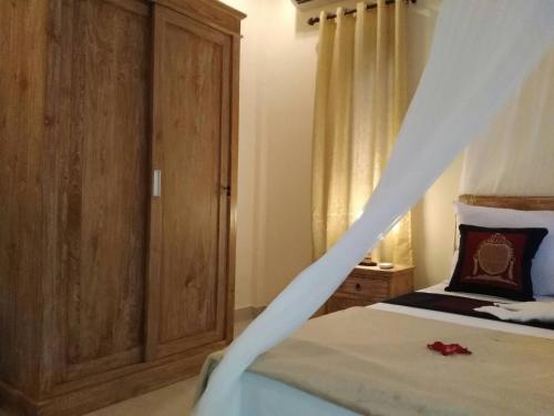 Qiul Guest House Stop at Qiul Guest House to discover the wonders of Bali. Featuring a satisfying list of amenities, guests will find their stay at the property a comfortable one. Daily housekeeping, private check in/