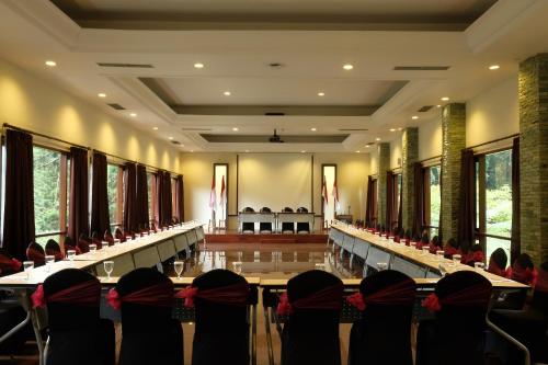 The Grand Hill Resort-Hotel – Bogor, PA