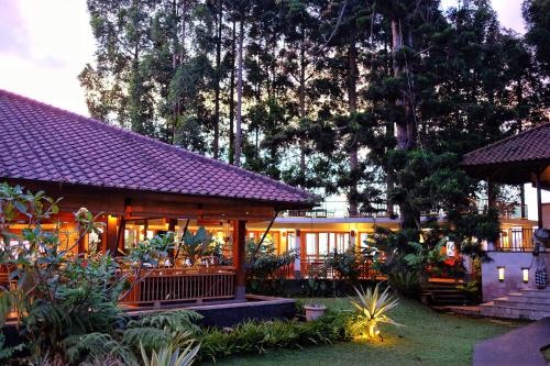 Restaurant, The Grand Hill Resort-Hotel in Puncak