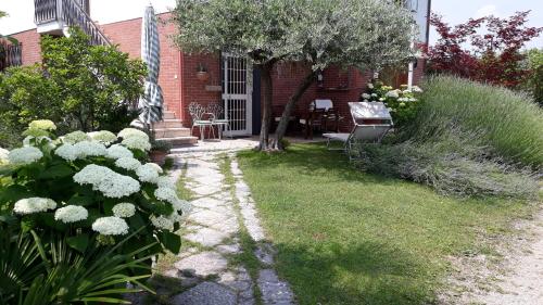  Isonzo Apartament, Pension in Padenghe sul Garda
