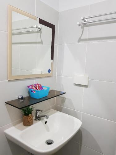 Bathroom, Cityscape Residences Unit 510 in Bacolod (Negros Occidental)