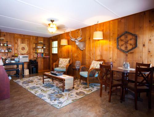 Whispering Winds Motel - image 4