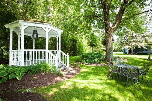 Whispering Winds Motel in Auburn, USA