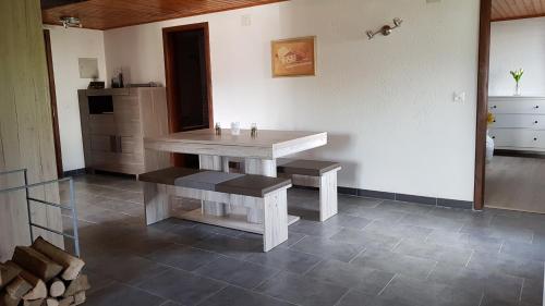 Oprema, "Sous les Barres" in Montfaucon