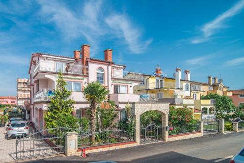  Apartment Pavic Varvari, Pension in Poreč