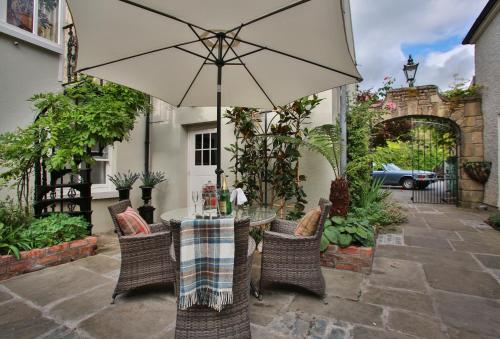 Raheen House Hotel - image 3
