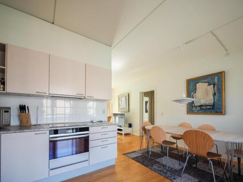 Modern city centre flat by Tivoli Gardens