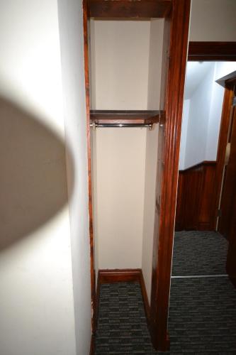 Airport Guest House - image 3
